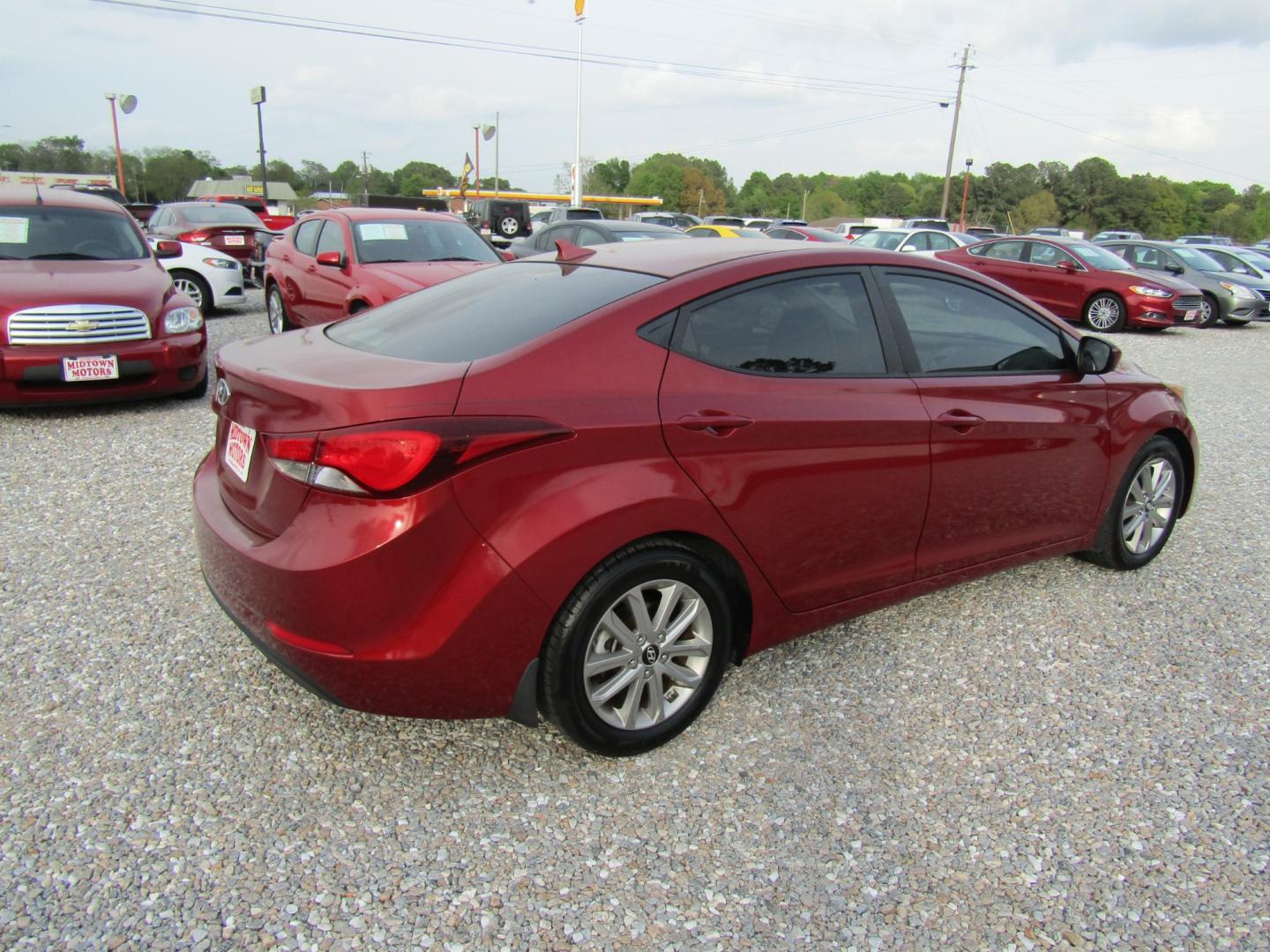 2016 Red /Gray Hyundai Elantra Limited (5NPDH4AE2GH) with an 1.8L L4 DOHC 16V engine, Automatic transmission, located at 15016 S Hwy 231, Midland City, AL, 36350, (334) 983-3001, 31.306210, -85.495277 - Photo#7